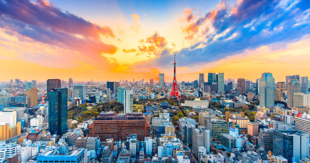 東京タワーを中心とした東京の風景と夕焼け